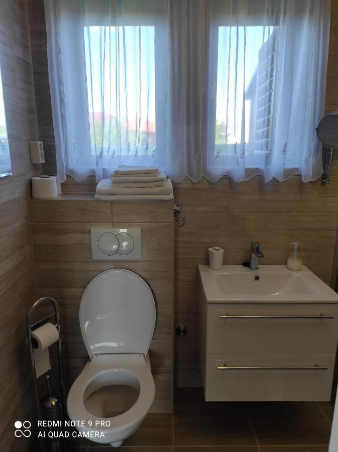 Villa Levendula Ház Lipót Esterno foto