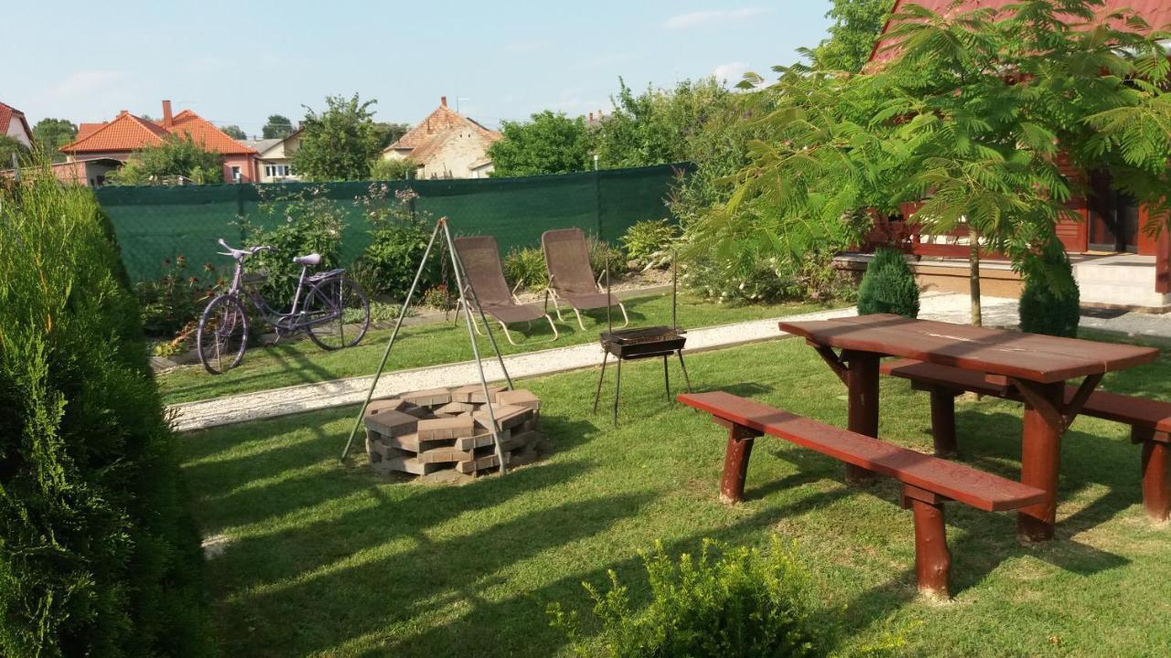 Villa Levendula Ház Lipót Esterno foto