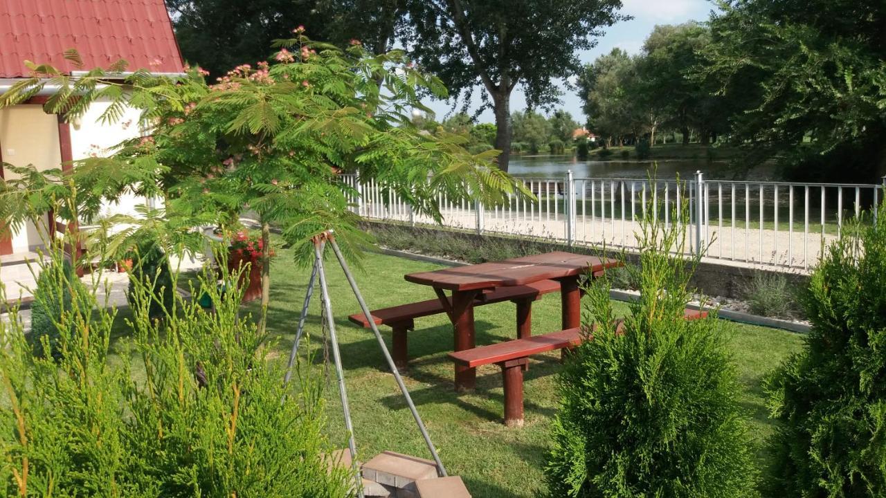 Villa Levendula Ház Lipót Esterno foto